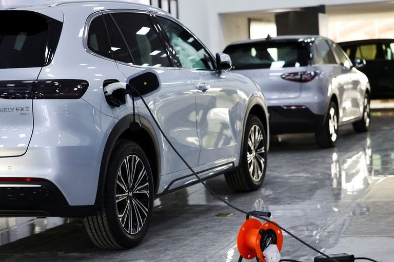 Geely Unveils 4 Minute Ev Charging System And Ai Enhanced Battery Technology