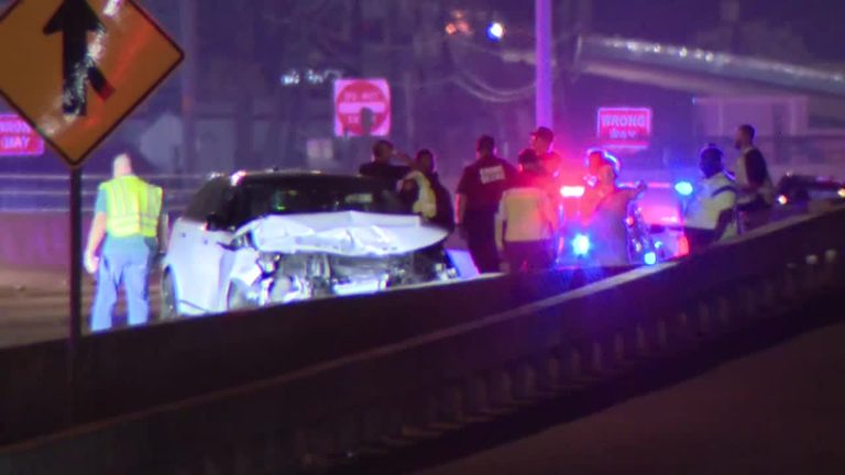 Good Samaritan Killed After Crash On I 35W Near Felix Street In Fort Worth