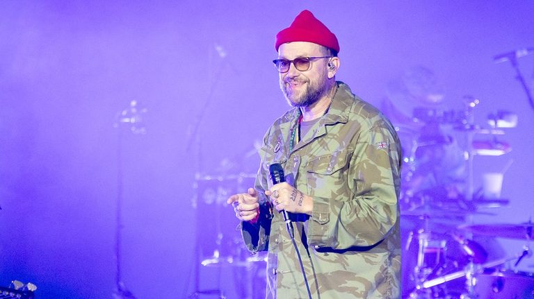 Gorillaz Frontman Displays Palestinian Flag During Florida Concert