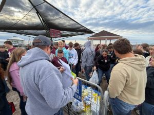 Grand Island Schools And Community Donate Over 3 000 Pounds Of Food At Husker Ha