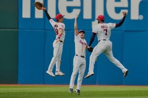 Guardians Seize Al Central Lead After Late Season Rally Over White Sox