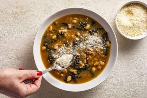Hearty Lemon Garlic Greens Soup Offers Nutritious Comfort For Fall