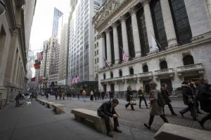 Hedge Funds Increase Short Bets On Consumer Companies As Inflation Pressures Ris