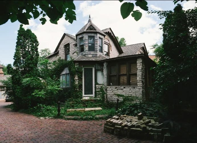 Historic Saint Paul Manor House Listed As Minnesota S Most Haunted Airbnb