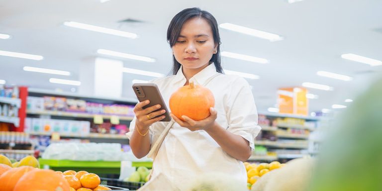 Holiday Grocery Prices Rise Shoppers Plan To Budget And Share Costs
