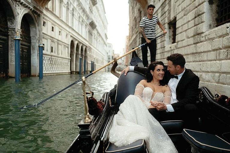 How Savvy Guests Are Cutting Wedding Costs With Shared Rooms Credit Card Rewards