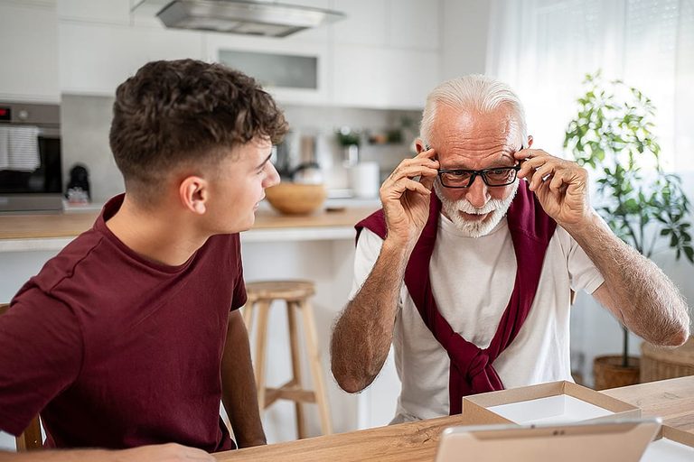 How To Ease The First Weeks With New Eyeglasses