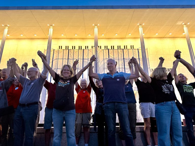 Hundreds Protest President Trump S Threat To Demolish The Kennedy Center