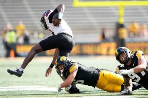 Iowa Hawkeyes Dominate Northern Illinois 40 0 In Season Opener