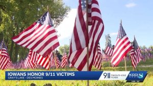 Iowans Honor 9 11 Victims With Flag Tribute At Des Moines Gray S Lake