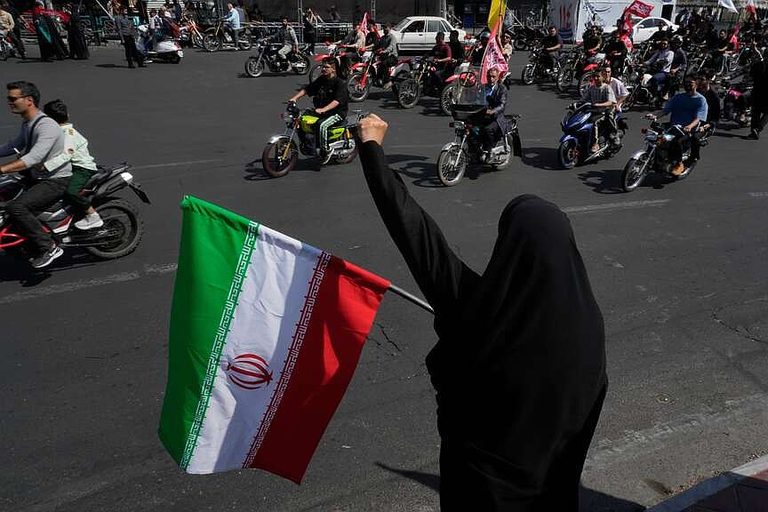 Iran Offers 7 Day Deal To Reopen Hormuz Strait If U S Lifts Sanctions Trump Weig