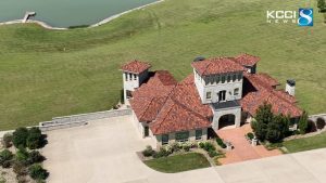 Italian Style Villa On 79 Acres Listed For 2 5 Million In Montezuma Iowa