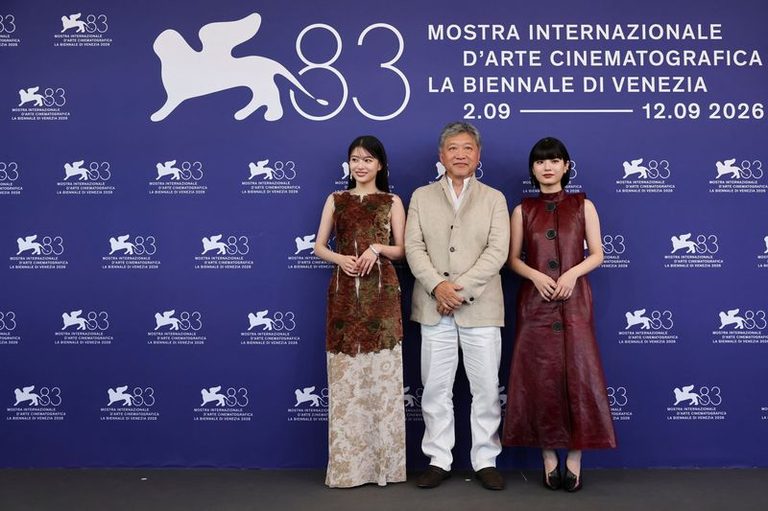 Japanese Director Hirokazu Kore Eda Debuts Manga Inspired Film Look Back At Veni