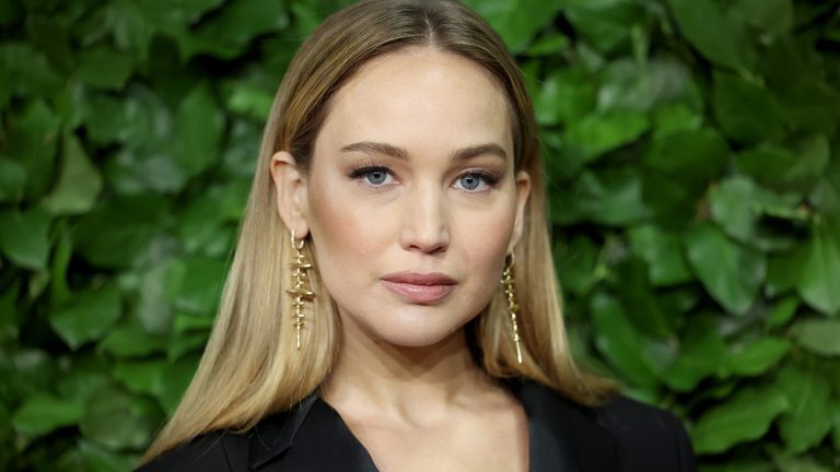 Jennifer Lawrence Showcases Classic Sperry Boat Shoes As Fall Footwear Staple