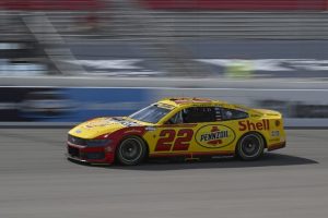 Joey Logano Clinches Pole At Madison S Gateway Raceway For Enjoy Illinois 300