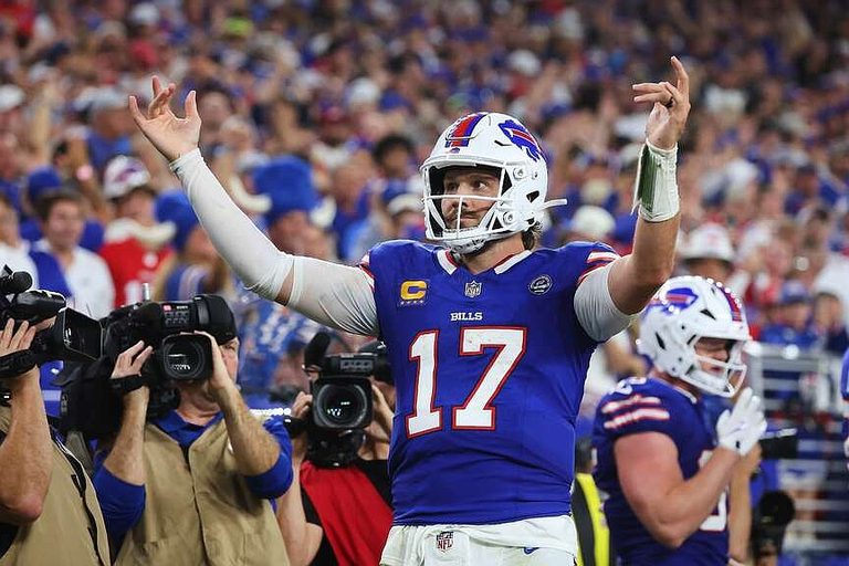 Josh Allen Leads Bills To 41 31 Win In First Regular Season Game At Highmark Sta