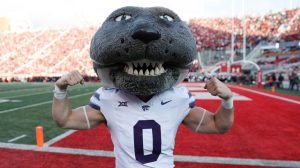 Kansas State Mascot Endures 394 Push Ups After Wildcats 71 3 Win