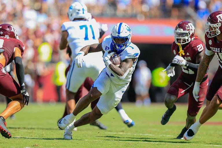 Kentucky Wildcats Upset No 9 Texas A M 31 21 In College Station