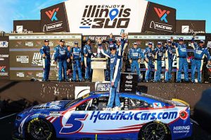 Kyle Larson Breaks 51 Race Winless Streak Lifts Hendrick 1 2 Finish At Gateway
