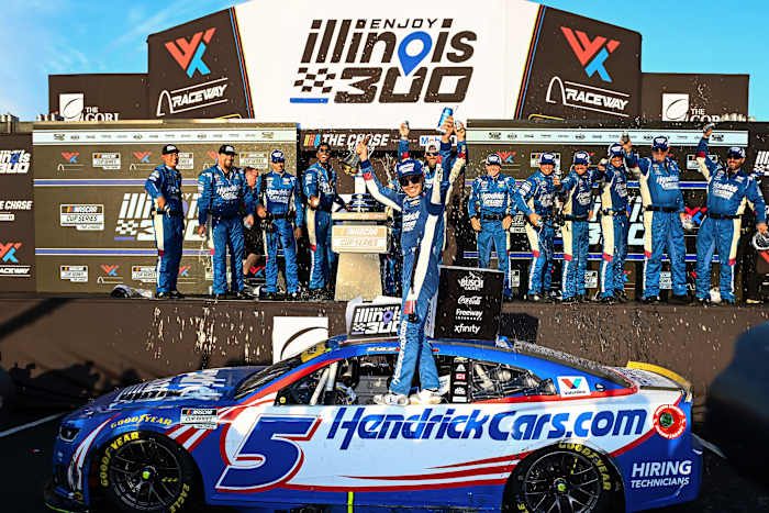 Kyle Larson Breaks 51 Race Winless Streak Lifts Hendrick 1 2 Finish At Gateway