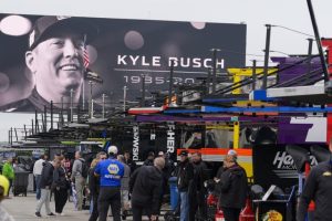 Kyle Larson To Run Kyle Busch Tribute Paint Scheme At Las Vegas Race