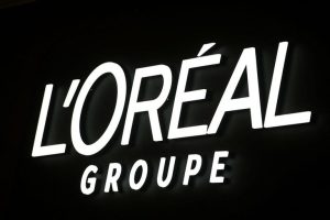 L Oreal Overtakes Lvmh As France S Most Valuable Listed Company