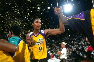 La Sparks Honor Lisa Leslie With New Statue At Crypto Com Arena
