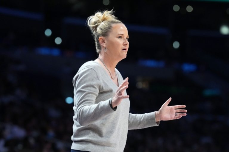 Los Angeles Sparks Dismiss Head Coach Lynne Roberts After Two Season Playoff Mis