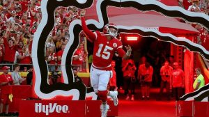 Mahomes Returns To Action With 15 Yard Td Run In Chiefs Season Opener