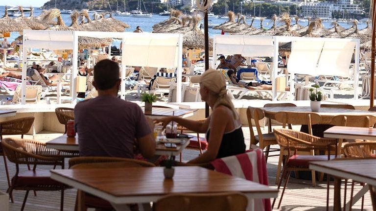 Mallorca Seeks Wealthier American Tourists To Curb Overtourism