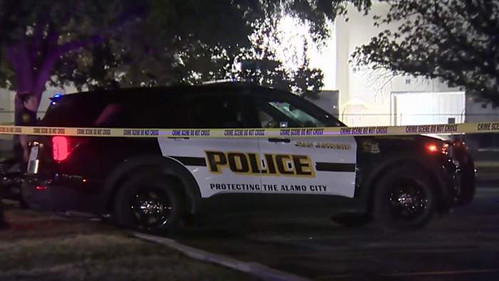 Man Found Dead Inside Vehicle Behind Cracker Barrel On I 35 North Sapd Says