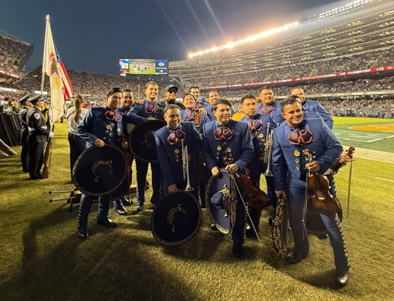 Mariachi Herencia De M Xico S Anthem At Soldier Field Highlights Chicago S Latin