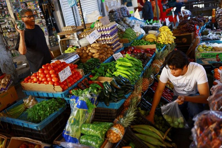 Mexico S Economy Expands 0 8 In July Outpacing Forecasts