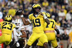 Michigan Coach Says Underwood Remains Starting Quarterback For Now