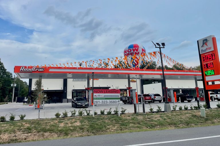 New Roadtrac Gas Station Boom Boom Tacos And Lee Psychiatry Open At Archpoint 14