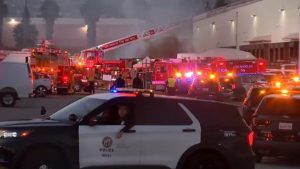 News Helicopter Crashes In Chatsworth Los Angeles Neighborhood