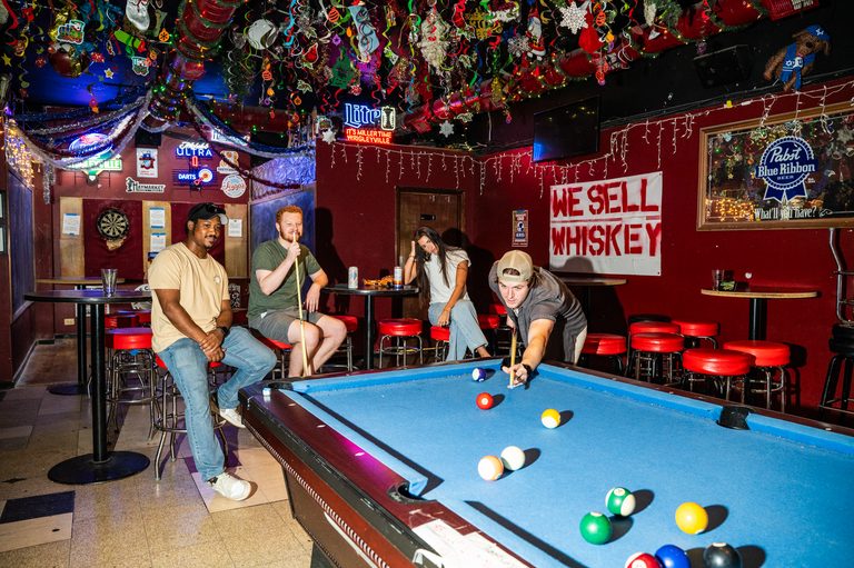 Nisei Lounge Celebrates 75 Years As Wrigleyville S Classic Dive Bar