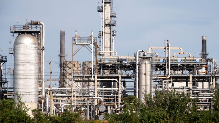 Oil Prices Surge Above 100 A Barrel Amid Ongoing Us Iran Conflict