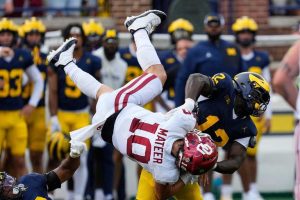 Oklahoma Sooners Slip To No 24 In Ap Top 25 After 17 10 Loss To Michigan
