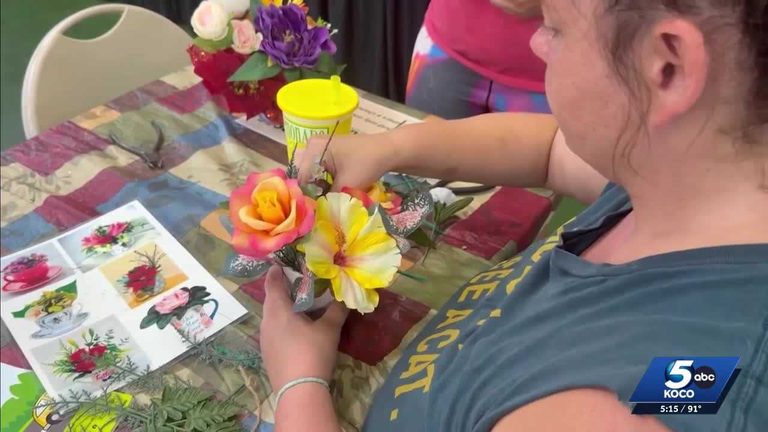 Oklahoma State Fair Volunteers Craft Mug Bouquets For Seniors And Families