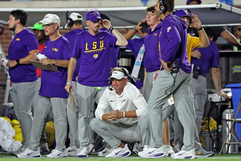 Ole Miss Defeats Lane Kiffin S Lsu In A Thrilling 32 24 Showdown