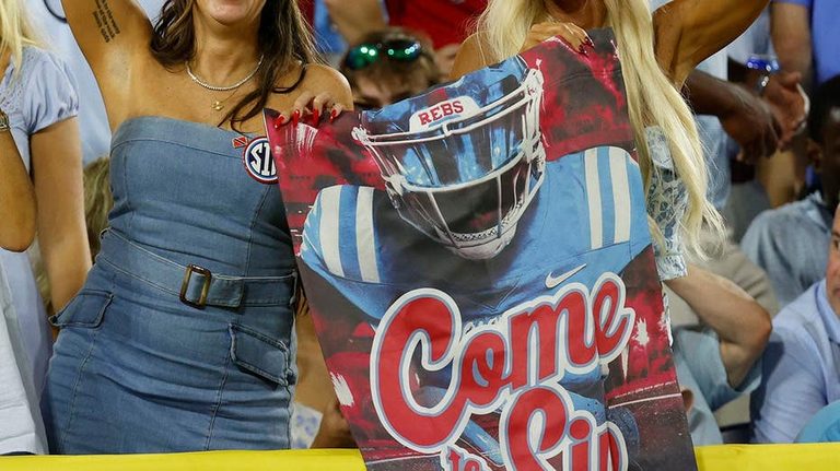 Ole Miss Fan Sara Smith Reviews Viral Dms After Game Day Spotlight