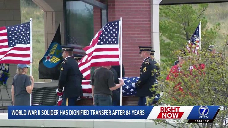 Omaha Honors Wwii Veteran Cpl Robert Clark Pierce With Dignified Transfer