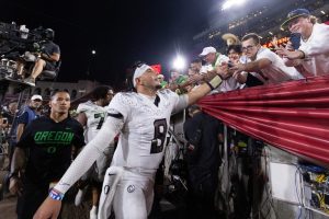 Oregon Ducks Rally After Quarterback Injury To Secure Win Over Usc