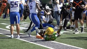 Oregon Ducks Survive Early Scare To Beat Boise State 34 27 In Season Opener