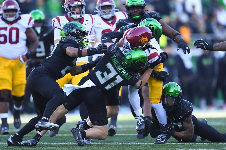 Oregon Ducks Travel To Los Angeles To Face Usc In High Stakes West Coast Clash