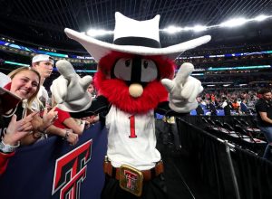 Origin Of Texas Tech S Guns Up Hand Sign Traced To 1961 Alumnus