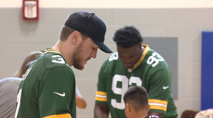 Packers Players Team Up With Green Bay Students To Stock Jackson Elementary Pant