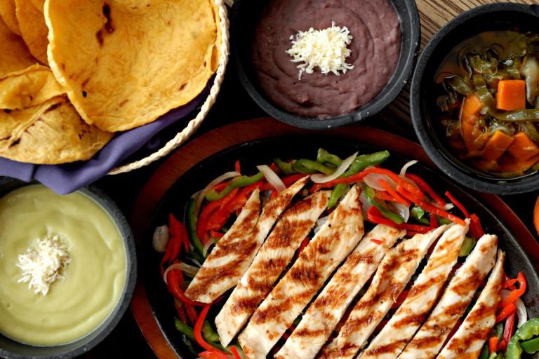 Yaqui's Mexican Grill & Salsa Bar — St Louis