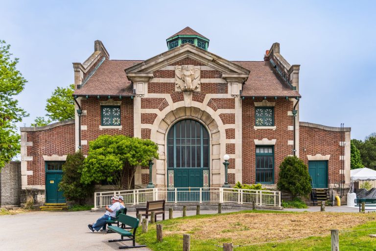Buffalo AKG Art Museum – Main Building on Elmwood Avenue — Buffalo